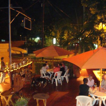 Residencial Uno Hostel Puerto Iguazú Exterior foto