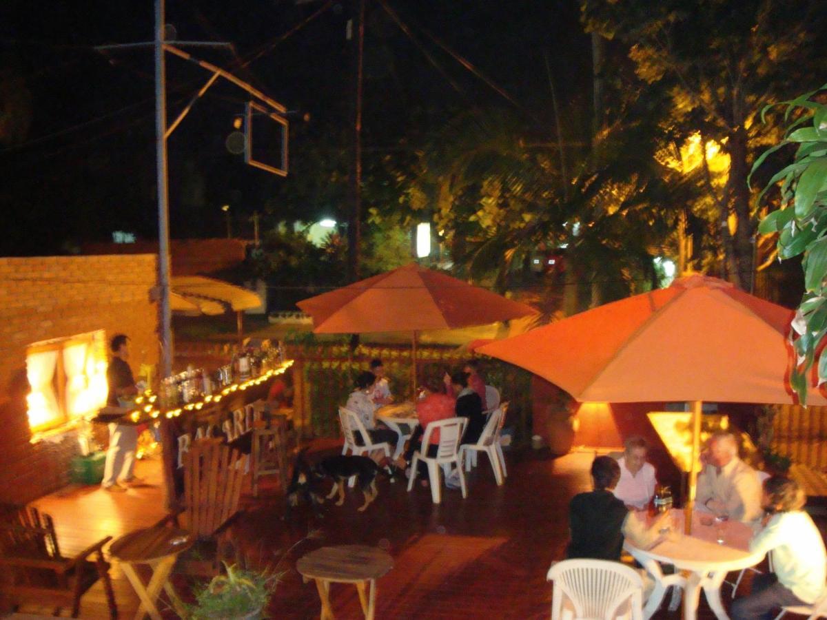 Residencial Uno Hostel Puerto Iguazú Exterior foto